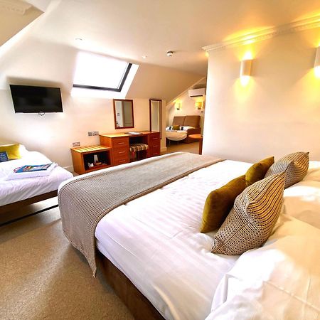 Stirrups Hotel Бракнелл Екстер'єр фото