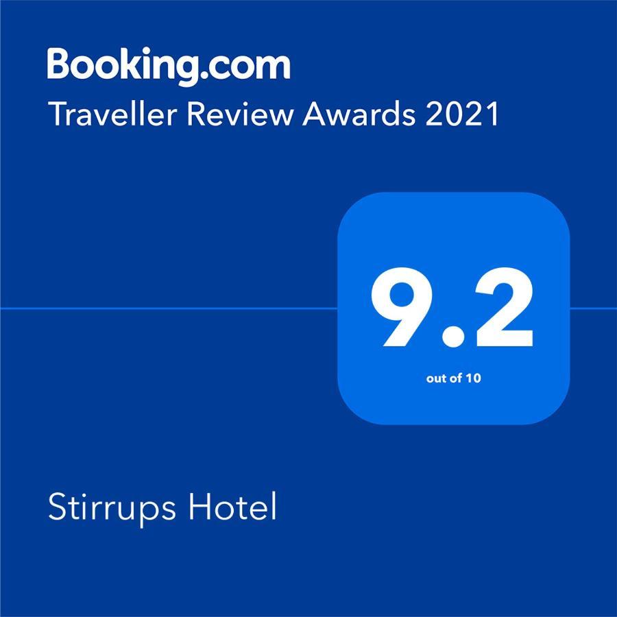 Stirrups Hotel Бракнелл Екстер'єр фото