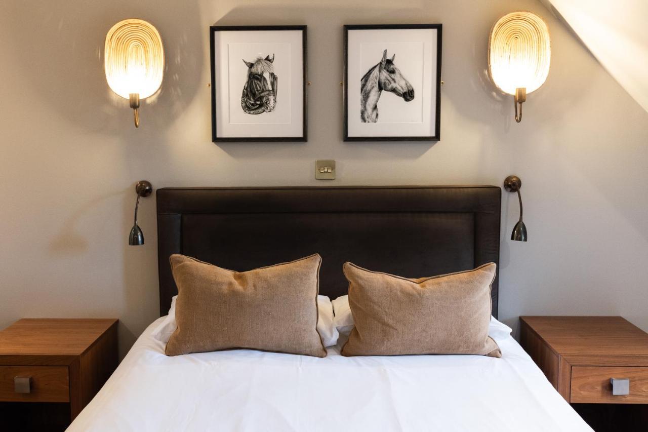 Stirrups Hotel Бракнелл Екстер'єр фото