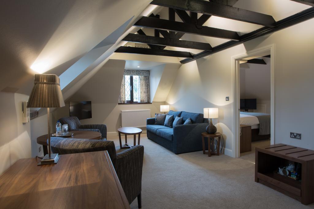 Stirrups Hotel Бракнелл Екстер'єр фото